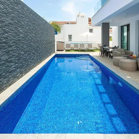 Villa Mirella By Interhome